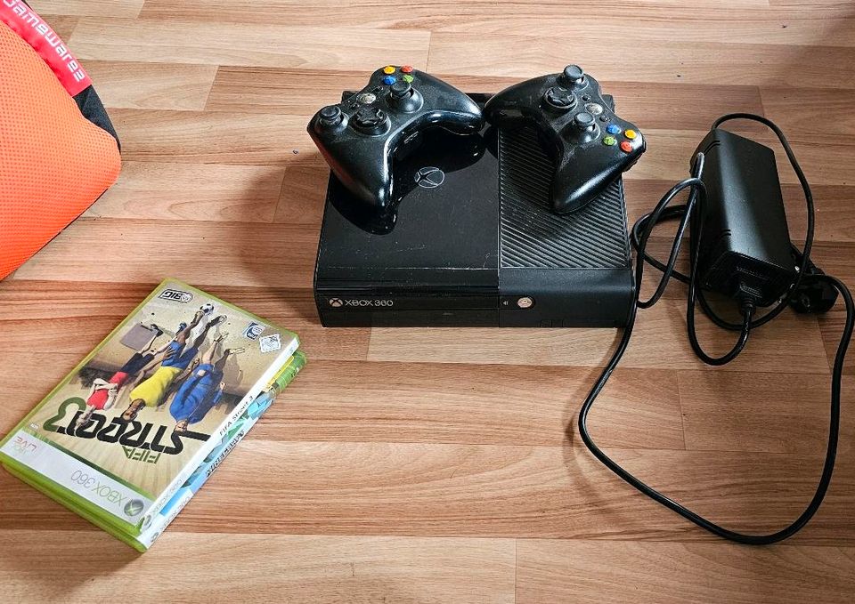 Xbox 360 mit Zubehör in Geisa