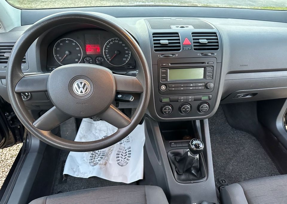 Volkswagen Golf V Lim. Trendline in Viersen