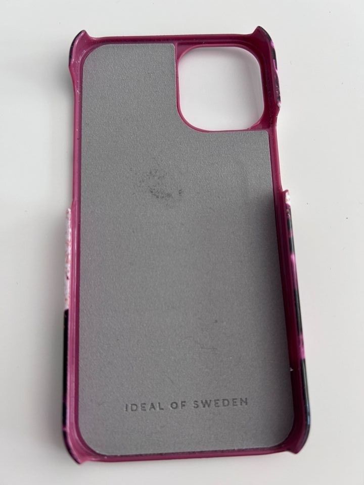 2 Hüllen von Ideal of Sweden für das  iPhone 12 mini in Neuenhaus