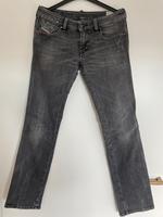 Diesel „Lhela“  Jeans / Damen in Größe 26/30 Nordrhein-Westfalen - Moers Vorschau