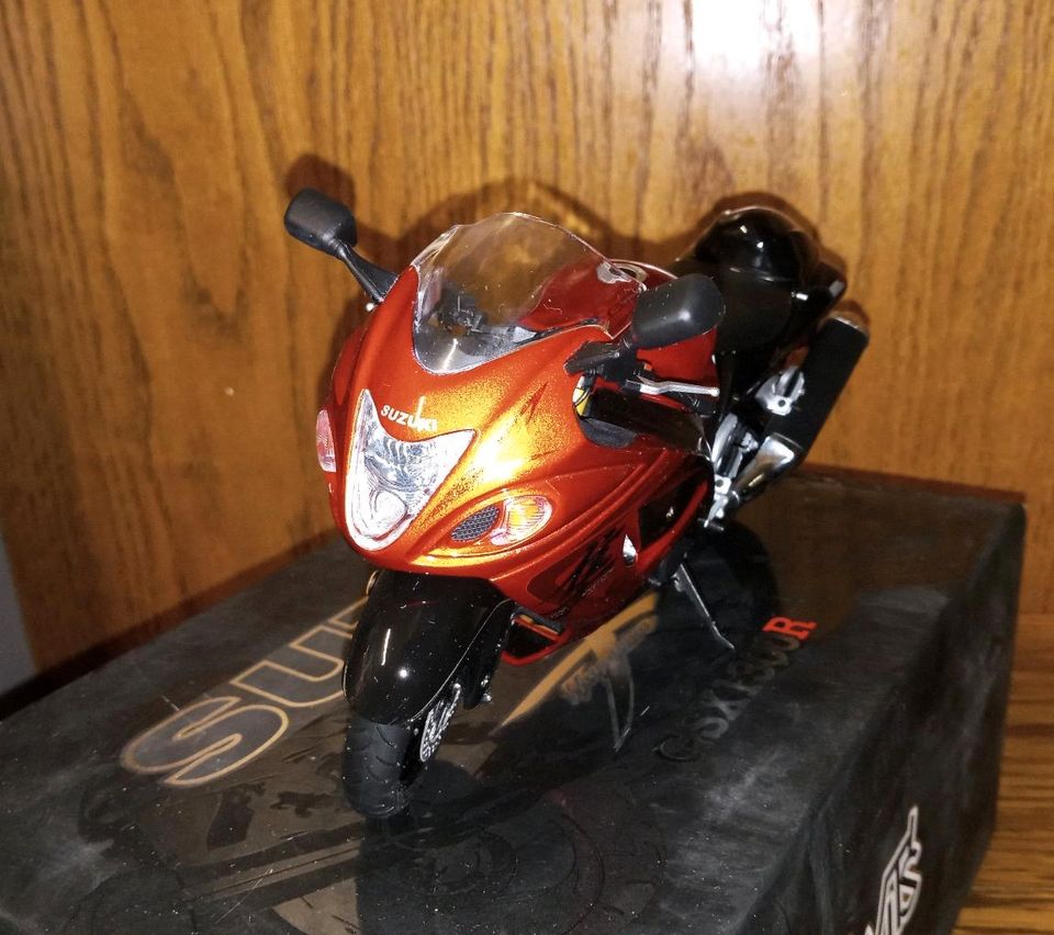 Motorrad 1:12 SCHUCO WiTs Suzuki GSX-1300-R Hayabusa Orange Bike in Frankfurt am Main