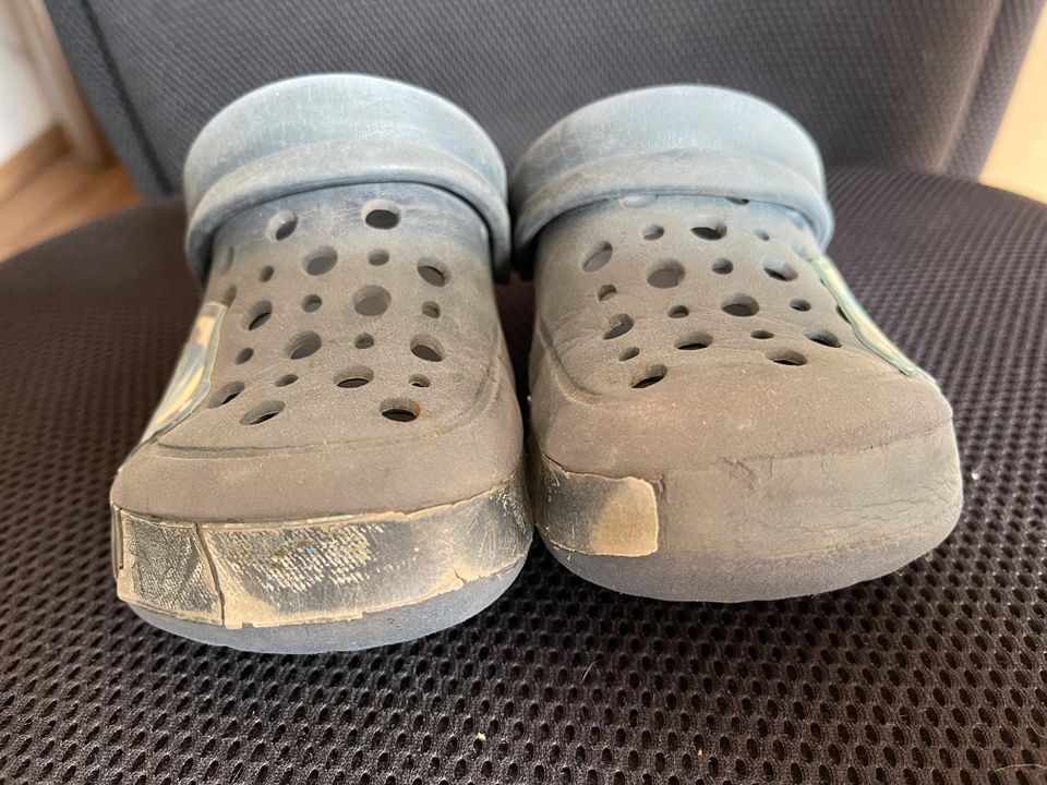 Clogs Crocs Badelatschen Badeschuhe Gr. 26 in Hockenheim