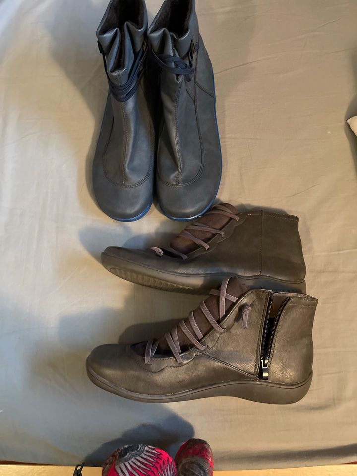 2  Paar Damenschuhe / Stiefeletten Gr. 42 in Berlin