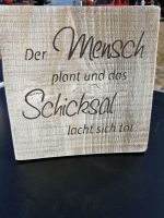 Mensch plant & Schicksal lacht sich tot • Holzaufsteller • Spruch Dresden - Gorbitz-Nord/Neu-Omsewitz Vorschau