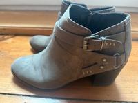 Indigo Halbschuhe mit Absatz in 7.5 Friedrichshain-Kreuzberg - Kreuzberg Vorschau