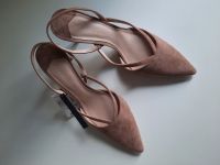 VIOLETA Leder Damen Riemchen Pumps Gr. 41 Farbe Beige NEU & SEXY Hessen - Bad Homburg Vorschau