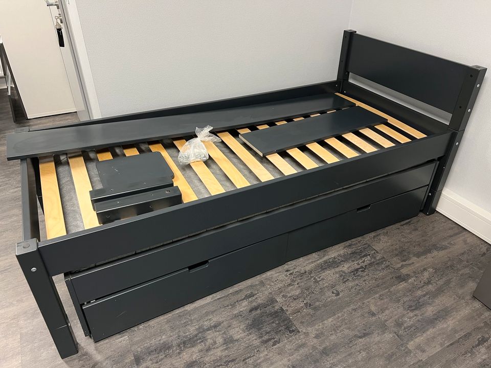 Massives Bett Liegefläche 90x200 Funktionsbett Gästebett Stauraum in Hahnstätten