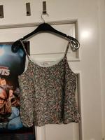 Croptop mit Blättermuster und verstellbaren Trägern C&A Sachsen-Anhalt - Halle Vorschau