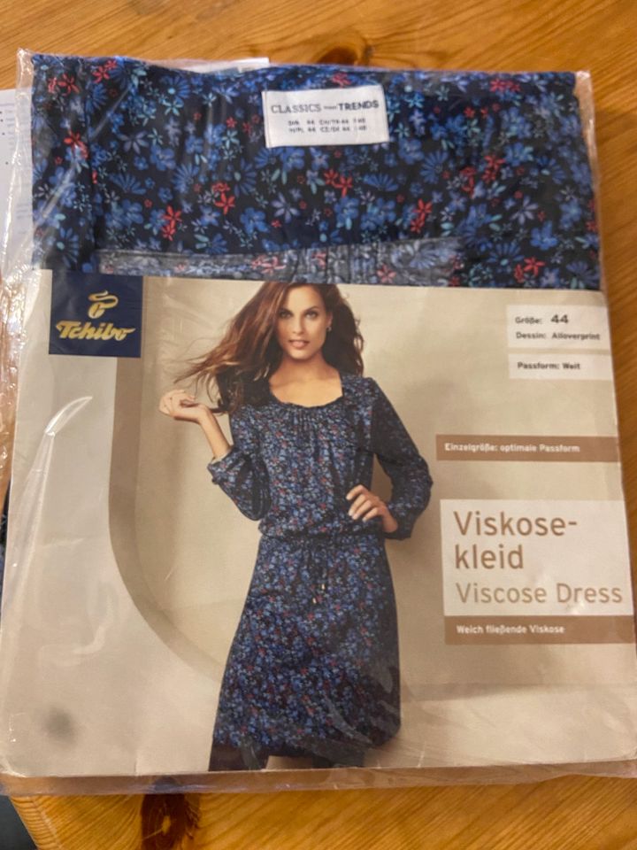 Tchibo Viskose Kleid NEU&OVP blau geblümt 44 in Seelow