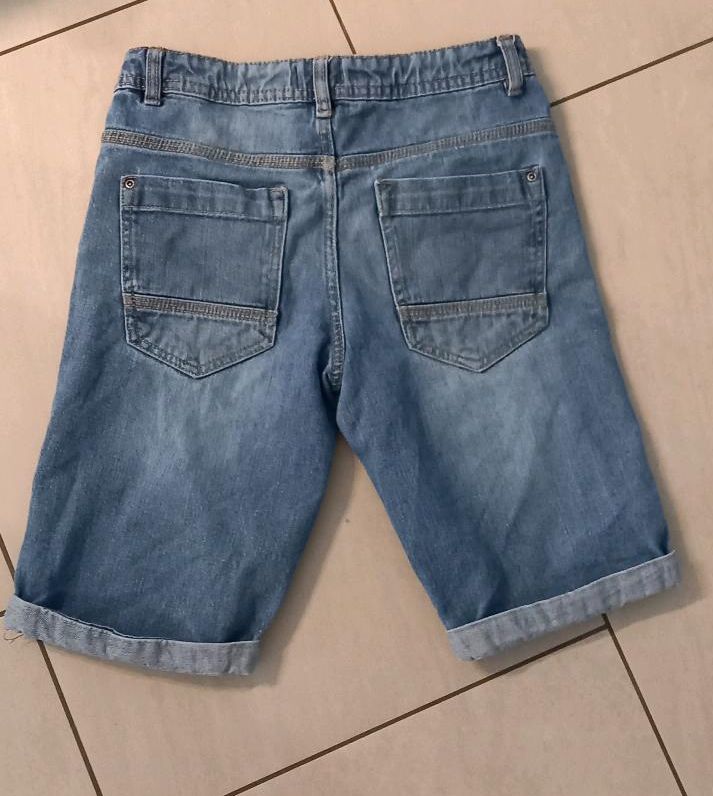 Jeans Shorts Gr.146 in Remchingen