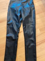 Gr.146 Lederhose schwarz H&M (Kunstleder) Bayern - Eltmann Vorschau