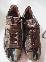 Högl Sneaker GR. 39 Echt Leder  mit Swarowski Steinen-echt Berlin - Hellersdorf Vorschau