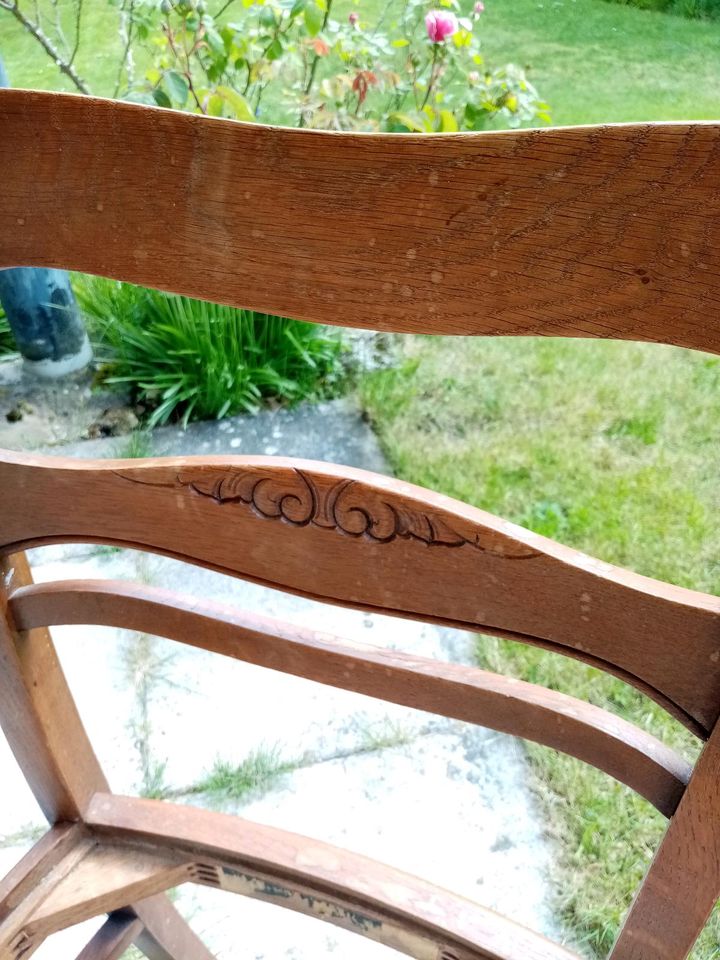 Stuhl, antik, gepolstert, hochwertig gearbeitet in Bad Zwischenahn