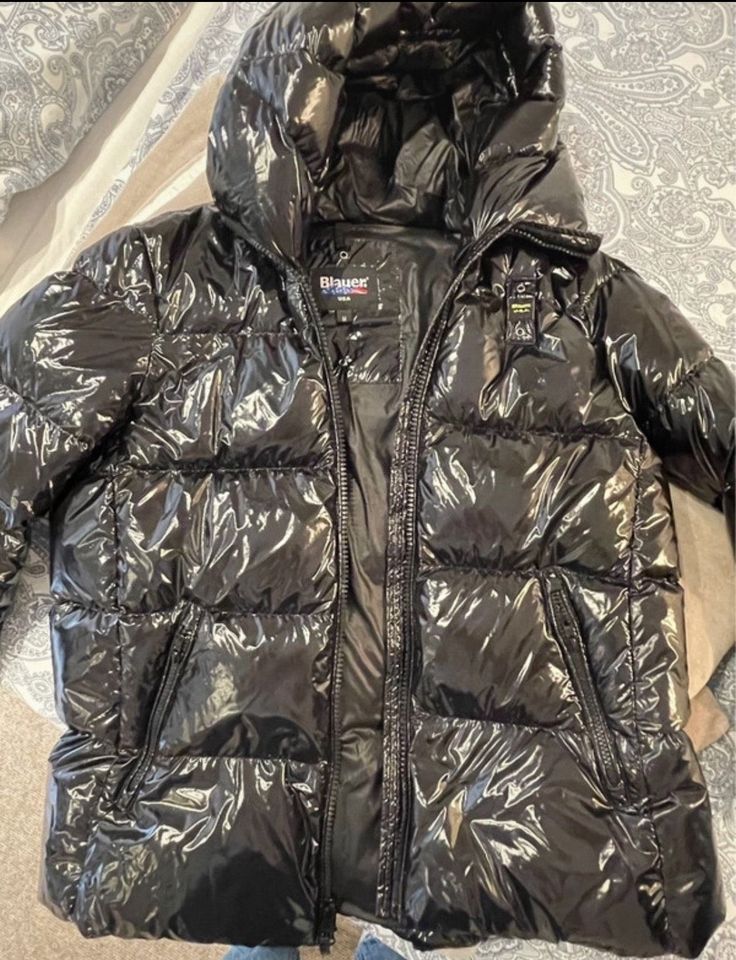 Blauer Daunenjacke Glänzend Shiny Down Winterjacke Damen in Düsseldorf