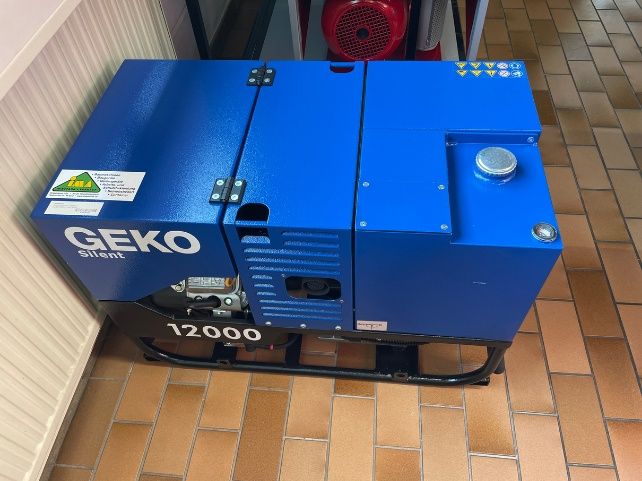 Stromerzeuger Generator Geko 12000 ED-S Benzin Stromgenerator in Rednitzhembach