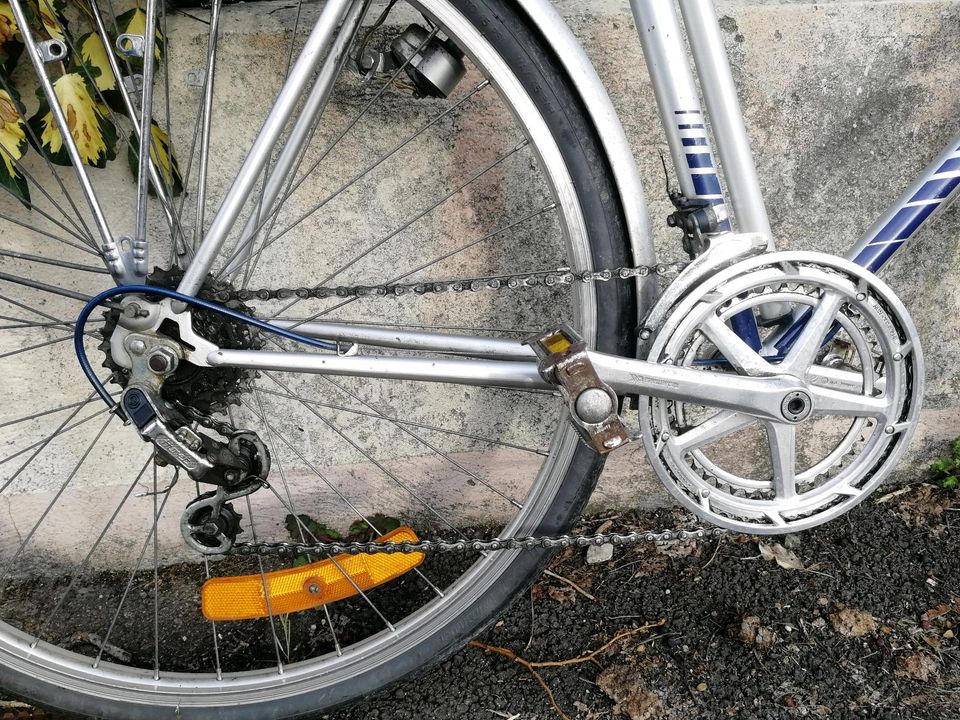 Motobecane Rennrad mit analogem Tacho in Freiburg im Breisgau