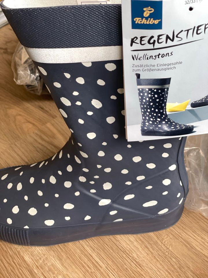 Dunkelblaue mit weis  Regenstiefel große 34-35 in Hamburg