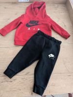 Nike Air rot-schwarzer Trainingsanzug mit Kapuzenpullover Bayern - Würzburg Vorschau