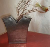 Stylische Vase aus gehämmertem Aluminium / neuwertig Nordrhein-Westfalen - Herford Vorschau