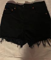 Short Von Levi’s, Schwarz sehr stylisch, ribcage short Bayern - Schwabhausen Vorschau