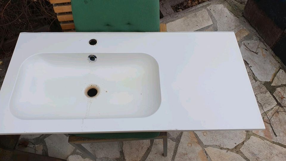 Badmöbel Komplettset, Spiegelschrank, Waschbecken in Schkeuditz