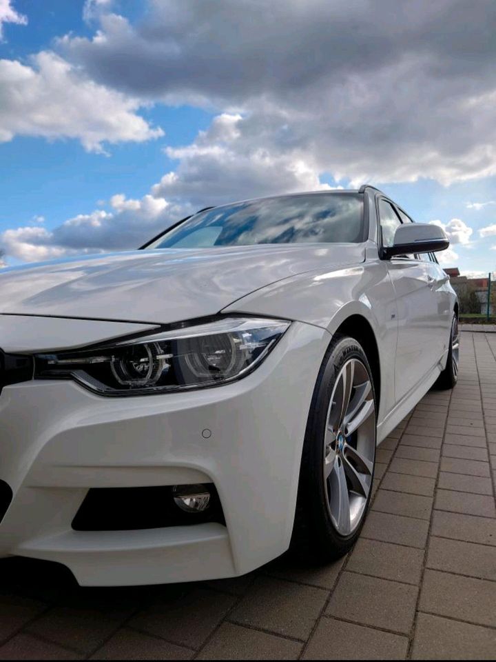 BMW 340i xDrive Touring M-Sport Head-Up Panoramadach HarmanKardon in Drognitz