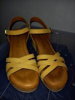 Tamaris / 41 / Sandalen Keilabsatz / kork gelb Hessen - Schaafheim Vorschau