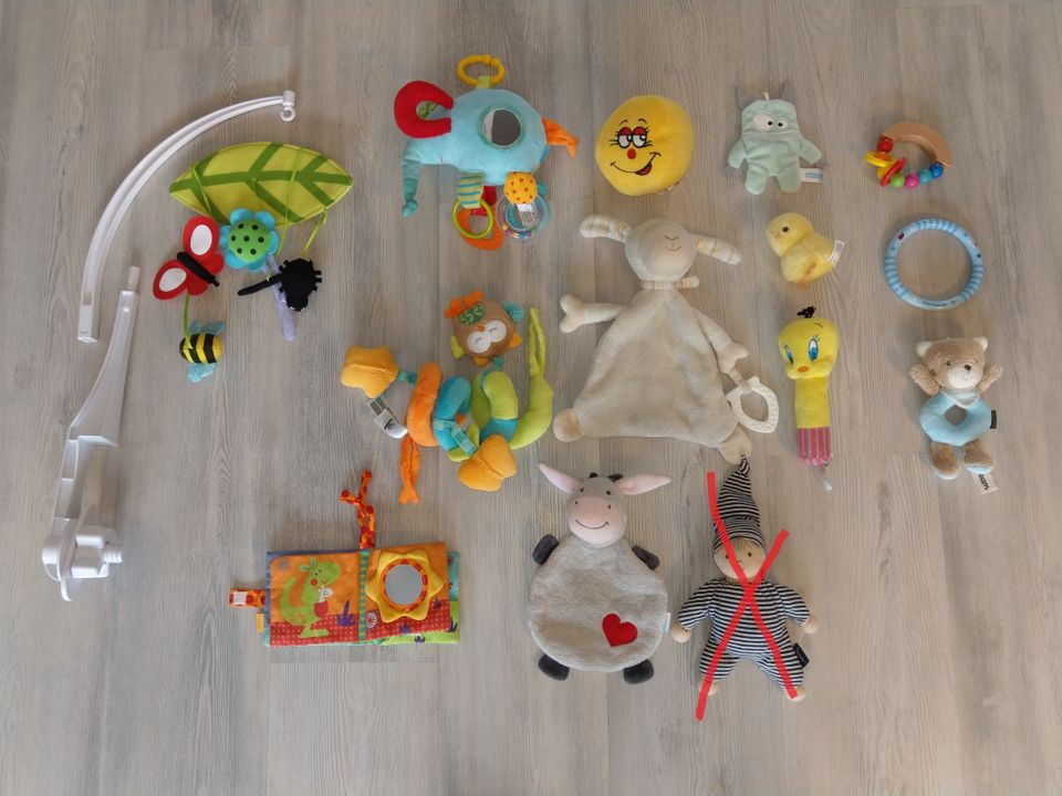 Babyspielzeug Rassel Mobile Kuscheltier Beißring in Drochtersen