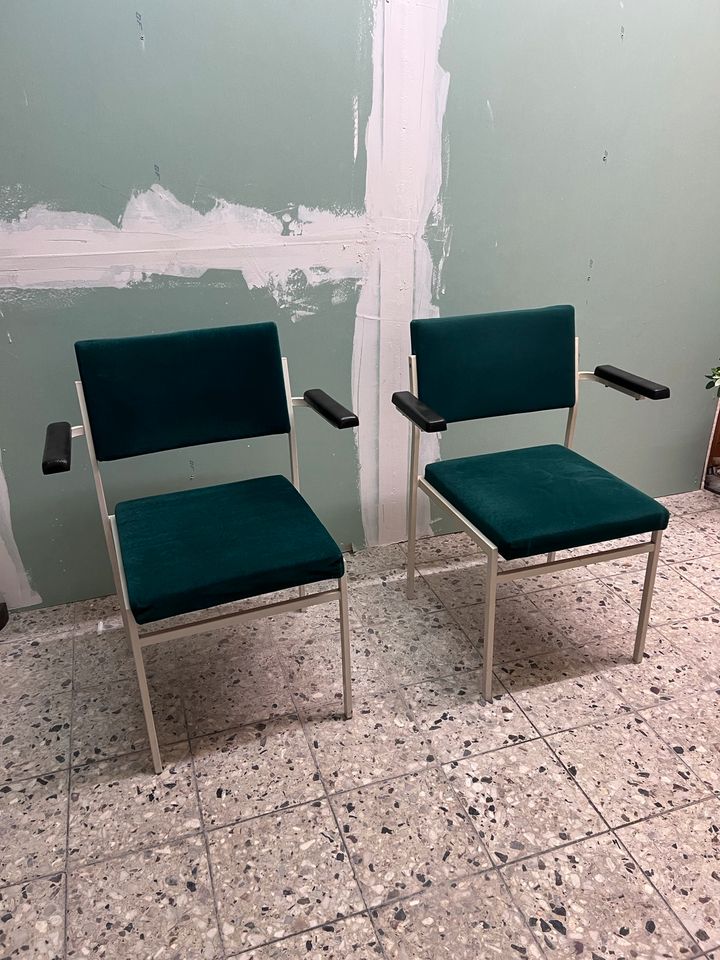 Zwei Stühle ‘Retro Stil‘ in Flensburg