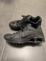 Nike Shox R4 Black - triple black Größe 43 Hessen - Biebertal Vorschau