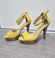 Laura Scott Pumps Knöchelriemen High Heels 10,5 cm Absatz Gr. 35 Berlin - Tempelhof Vorschau