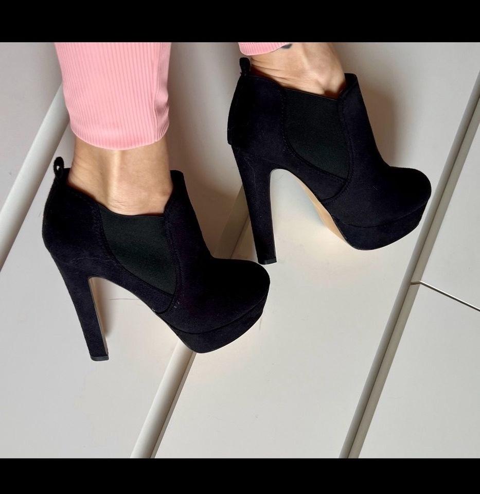 Süße Wildleder Ankle Booties Highheels Plateau  Stiefelette in Kiel