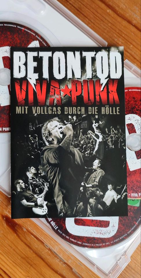 DVD/2 CD-Box-Set Betontod Viva Punk Mit Vollgas durch die Hölle in Köln
