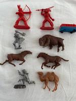 Konvolut Spielzeug Figuren Indianer Tiere DDR ZEIT Hessen - Frankenberg (Eder) Vorschau