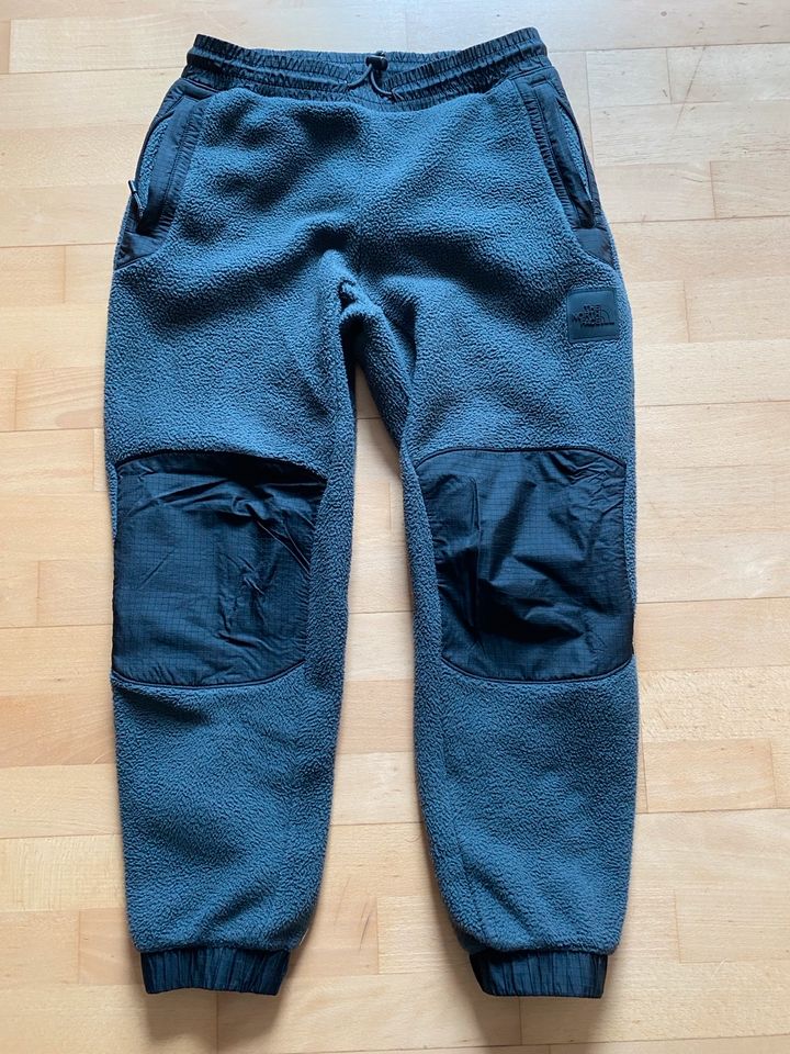 The North Face – NSE Fleeski Y2K – Fleece-Jogginghose in Schwarz in Bexbach