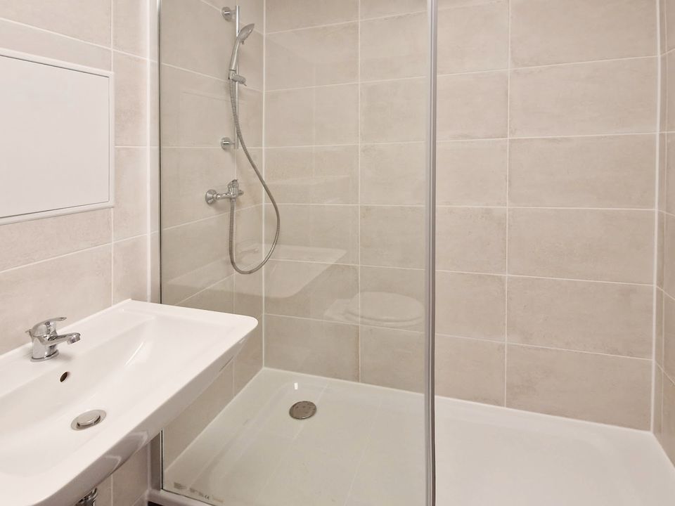 *Wir sanieren für Sie* 3-Zimmer-Wohnung mit ebenerdiger Dusche im Erdgeschoss in ruhiger Lage in Leipzig