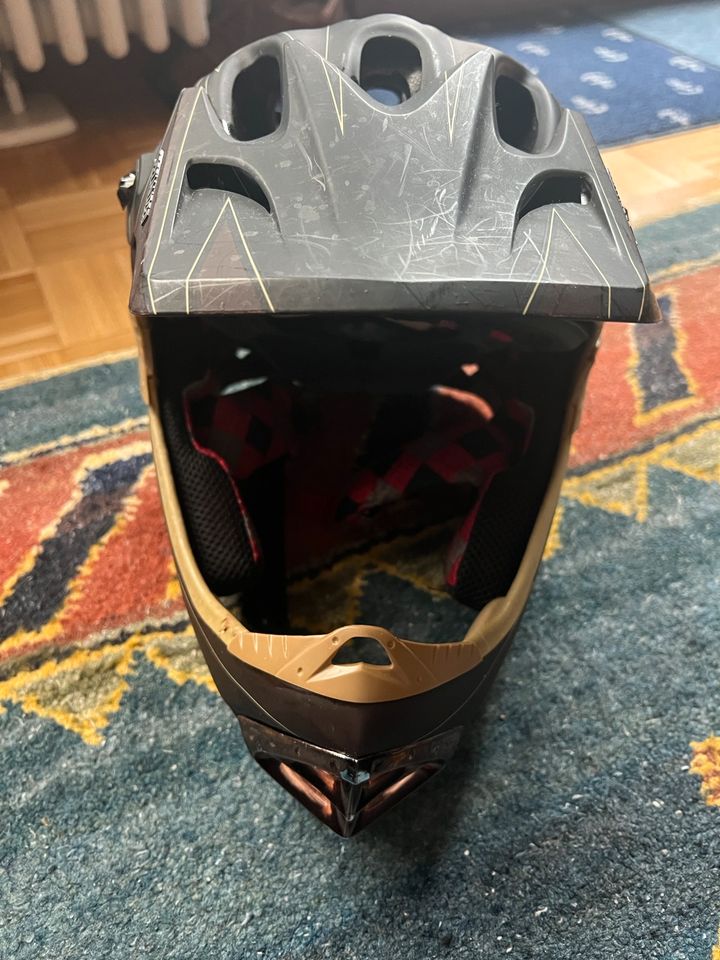 Off-road Specialized Helm in München