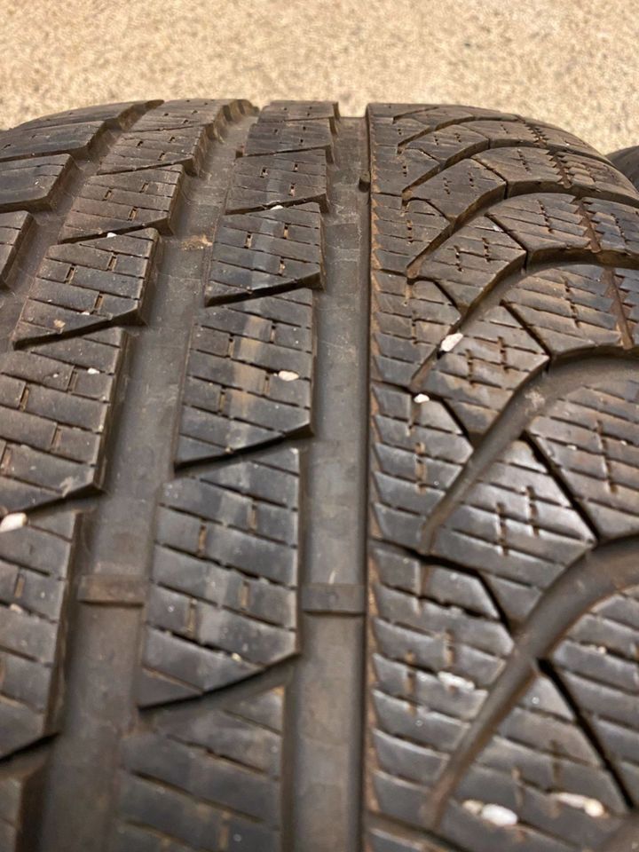 4 x Winterreifen Pirelli M+S 245/35 R19 93V 2 x 5,5mm 2 x 7mm in Klein-Winternheim