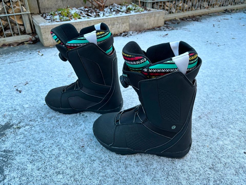 FLOW Hyku Boa Coiler Snowboard Boots Damen Größe US 8.5 / EU 39,5 in Deckenpfronn