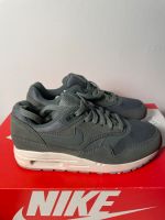 Nike Air Max 1 Sneaker Gr. 35,5 NEU grün weiß Aachen - Aachen-Mitte Vorschau