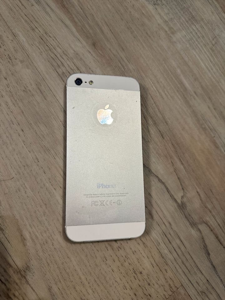 Apple IPhone 5 weiß / silber 16GB in Coburg