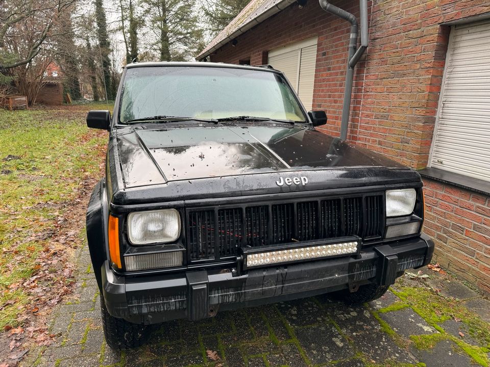 Jeep Cherokee XJ 4.0 LPG TÜV neu in Papenburg