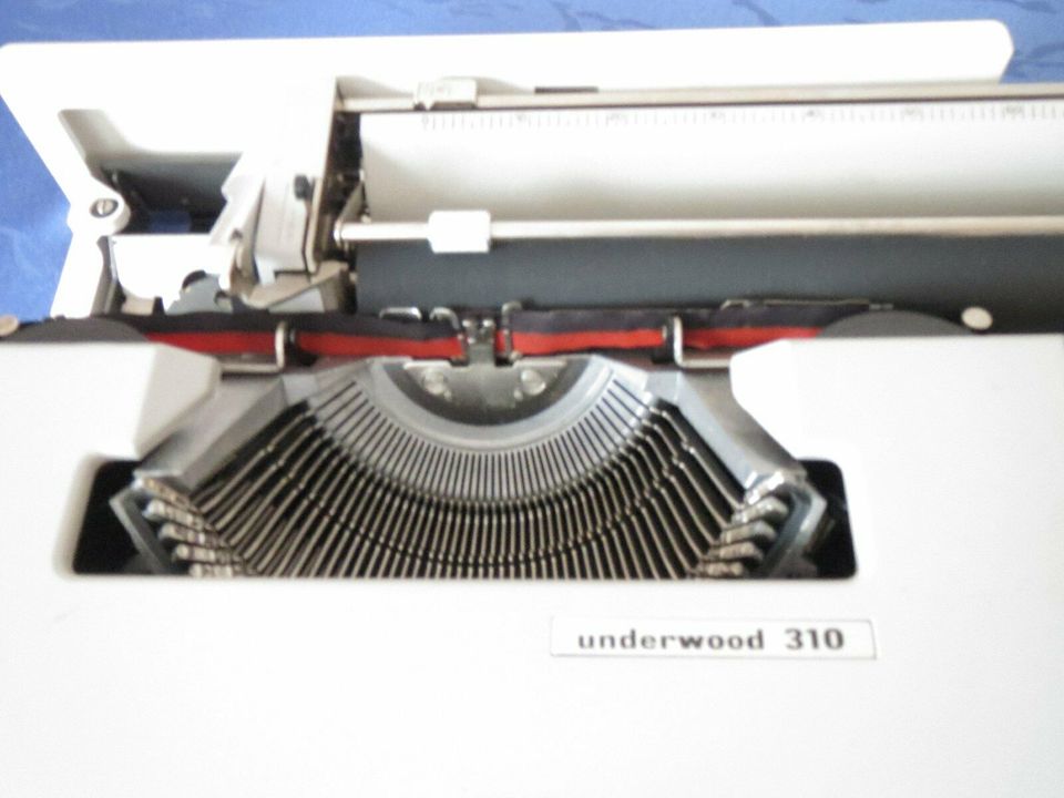 Underwood 310 Schreibmaschine & Koffer - 70er in Essen