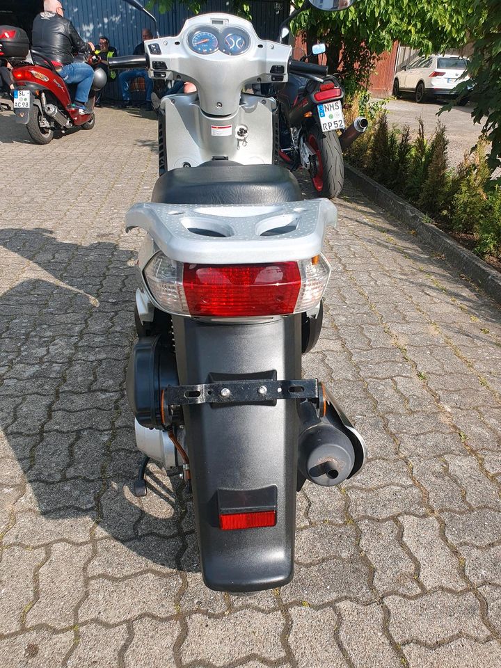 Roller  CF Moto 125cc  ( Wallstreet) in Neumünster