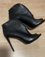 GUESS Highheels Booties Stiefletten Gr.39 Echtleder schwarz Frankfurt am Main - Bornheim Vorschau