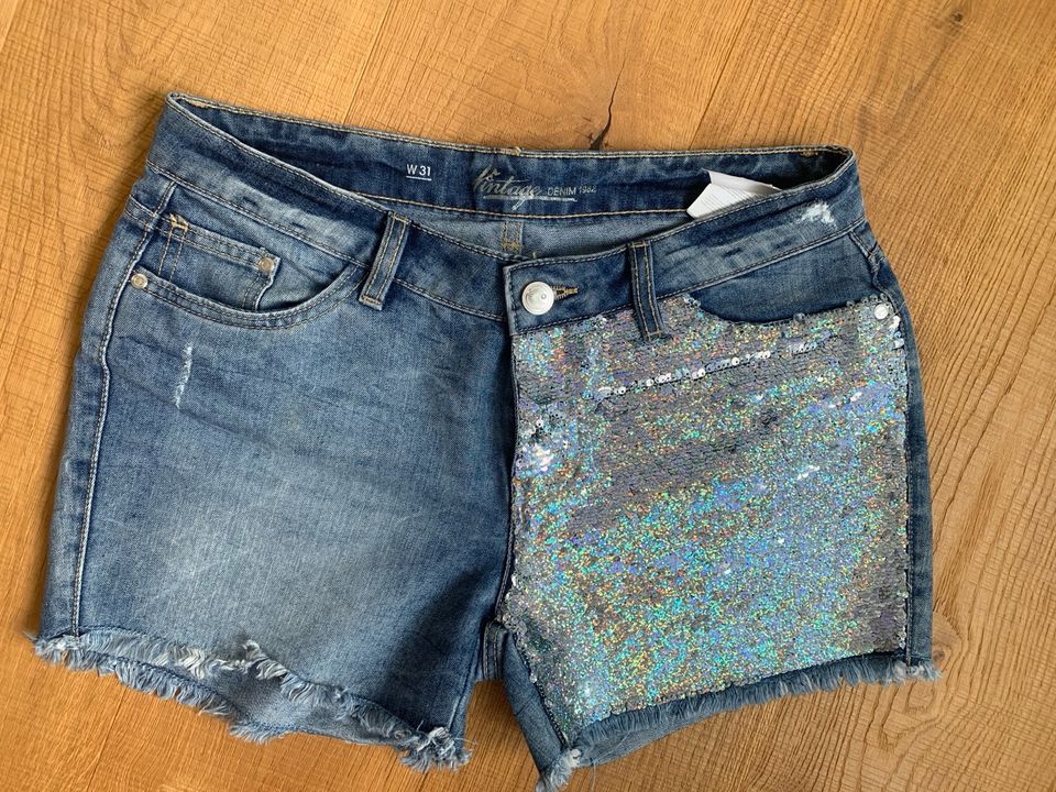 Shorts HotPants Gr 40 Regenbogen Pailletten in Vordorf