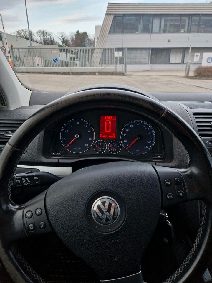 Volkswagen Golf 5 1.4 Tüv Neu in Friedrichshafen