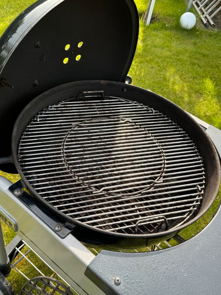 Weber Performer Deluxe GBS 57 cm Holzkohlegrill mit viel Zubehör in Krefeld