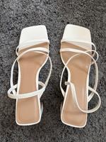 H&M Wunderschöne Riemchen Pumps Gr.40 Weiß Niedersachsen - Braunschweig Vorschau