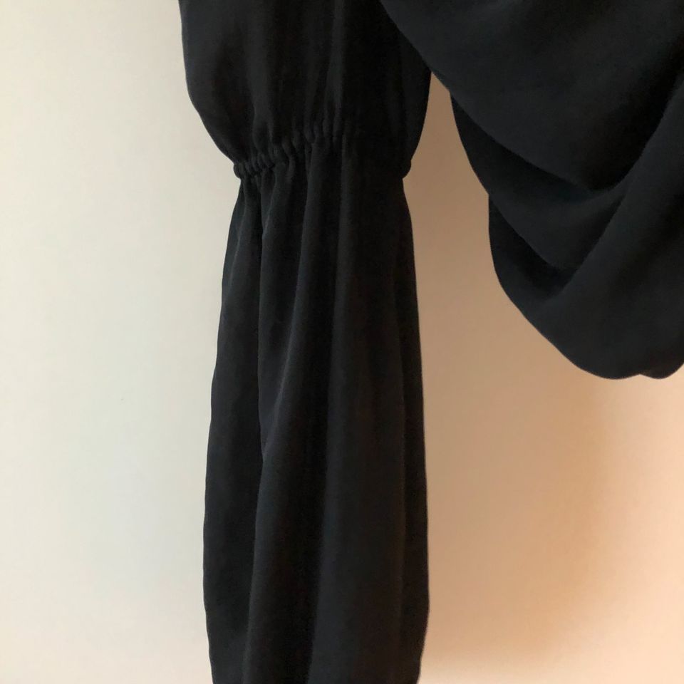 Benetton Bluse Oberteil schwarze Pailletten schulterfrei in Netphen